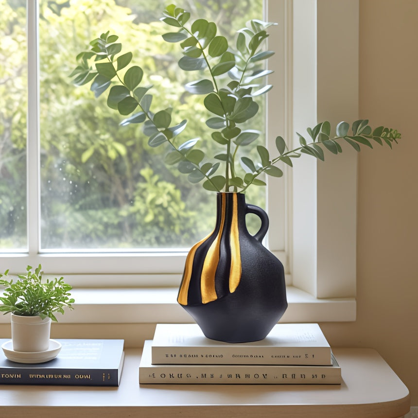 Vază Ceramică Modernă | Neagră și Albă cu Accente Aurii – Decorațiune de Lux pentru Masă și Semineu