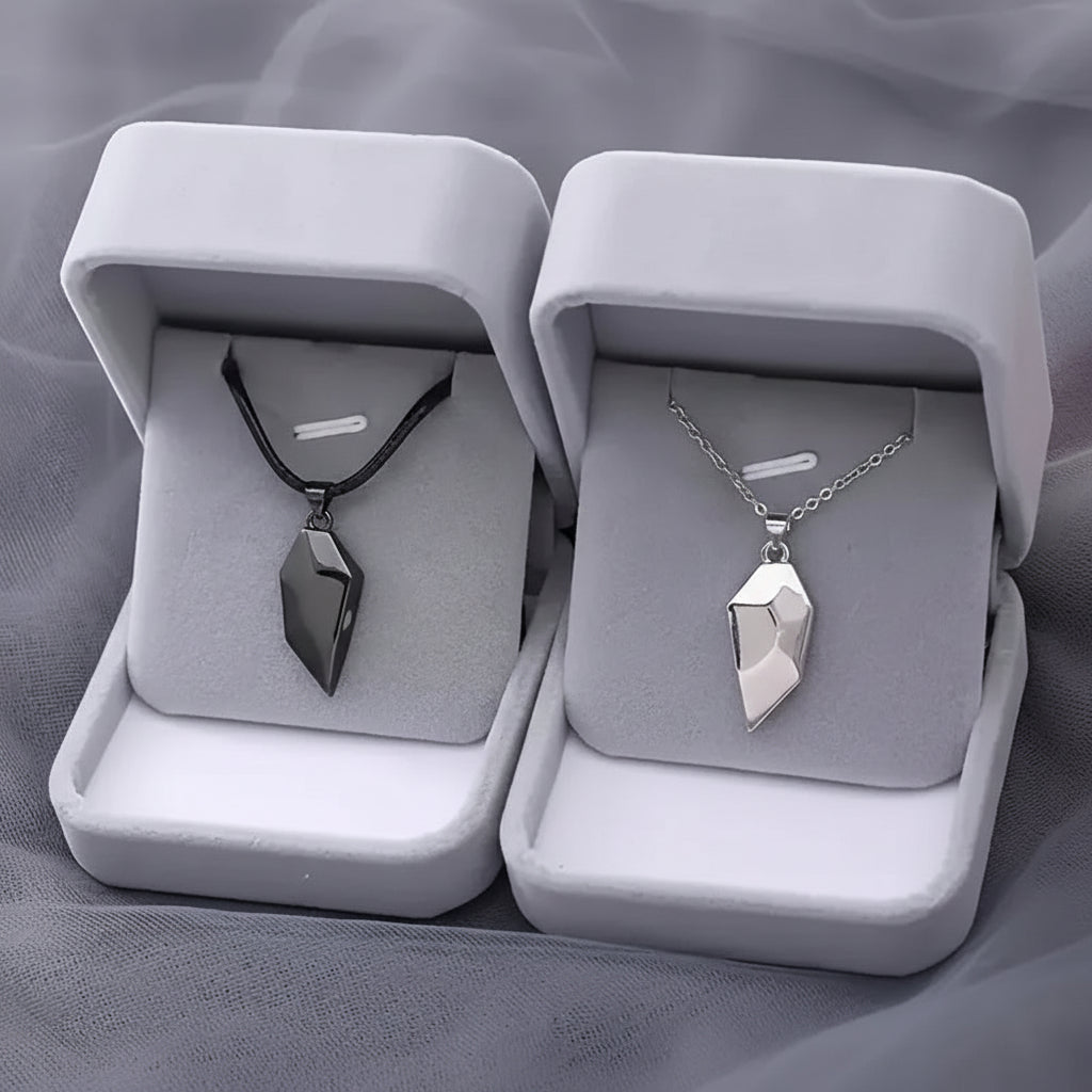 Collana Coppia Cuore Magnetico Set di Ciondoli con Elettrocardiogramma