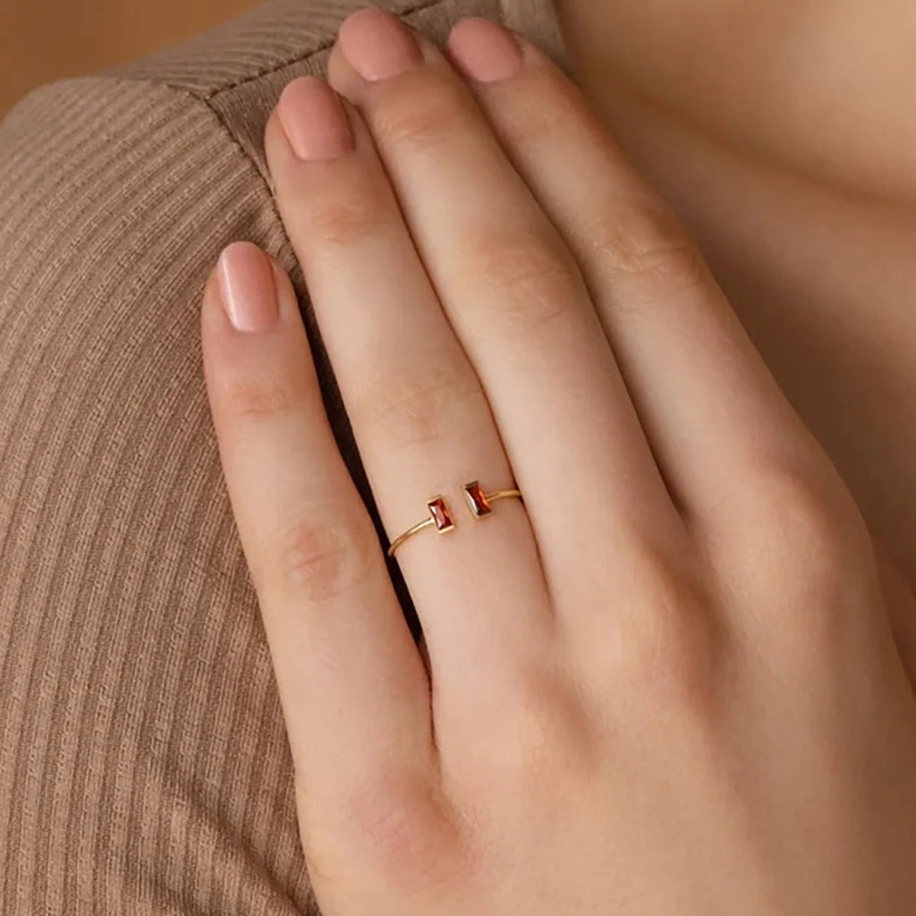 Anillo Ajustable de Piedra de Nacimiento en Oro con Circonita Cúbica Regalo para el Día de la Madre