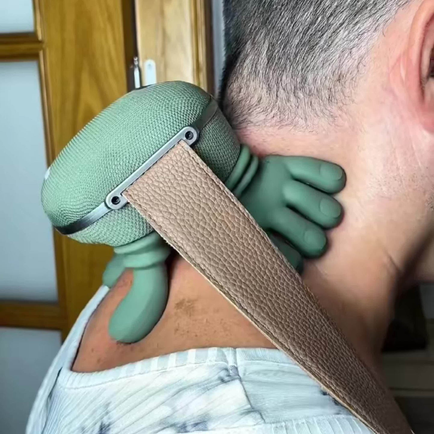 Massaggiatore per collo portatile elettrico per rilassamento profondo dei tessuti e delle spalle