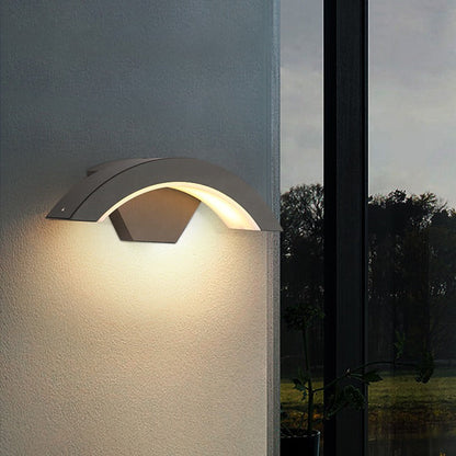Lumină de perete modernă pentru exterior | Corp LED rezistent la apă IP65