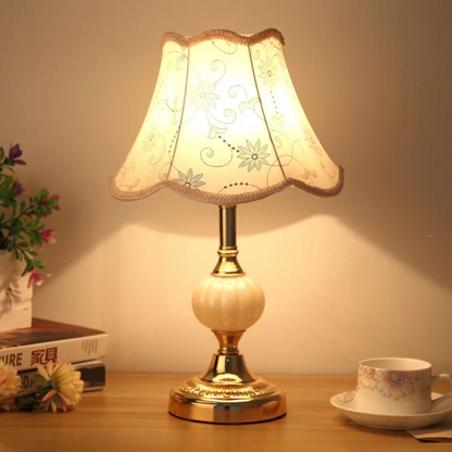 Lámpara de Mesa Escandinava Vintage Quixy | Diseño Floral Elegante