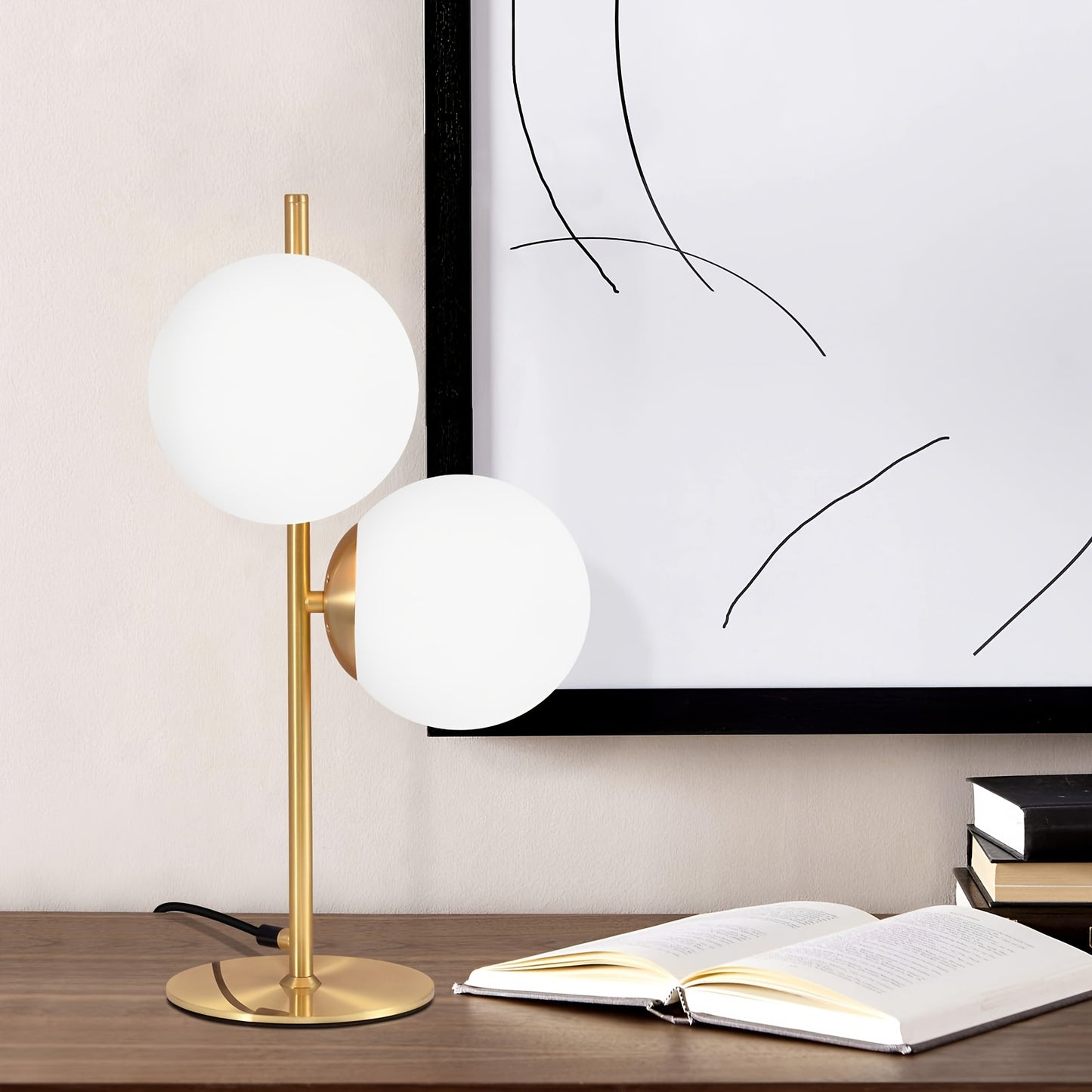 Moderne gylden bordlampe | Hvid glasglobus design