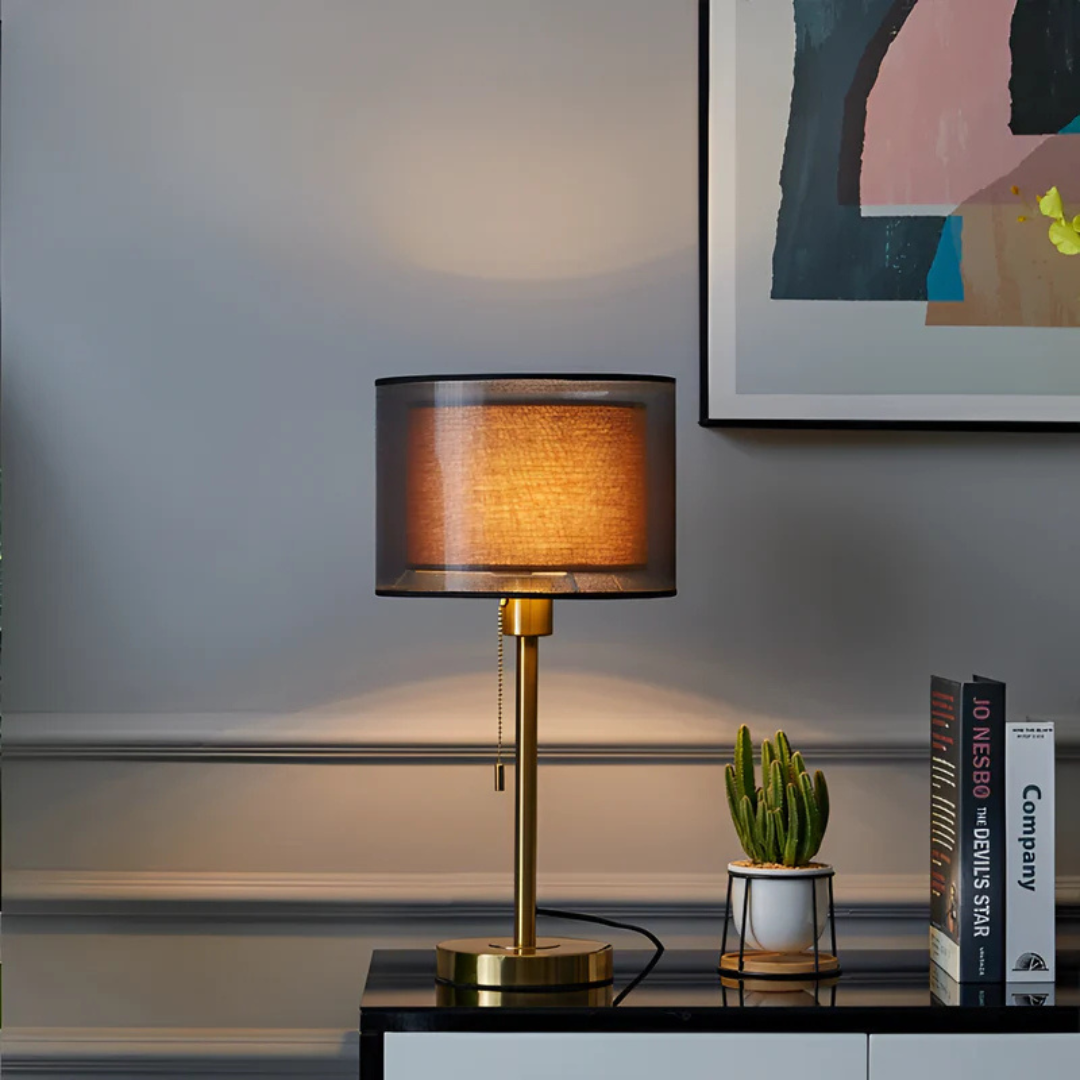 Lampada da tavolo Lumis con doppio paralume in tessuto | Design vintage moderno