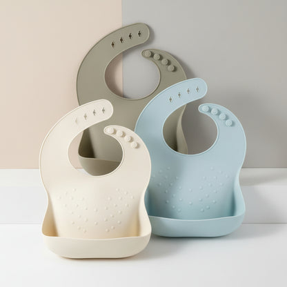 Babero para bebé de silicona ajustable e impermeable para la alimentación