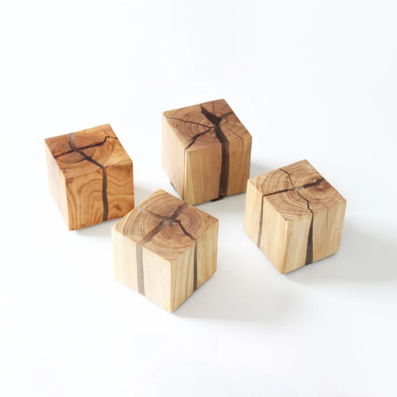WoodAura Wandleuchte | Handgeschnitztes Design aus massivem Holz und Harz
