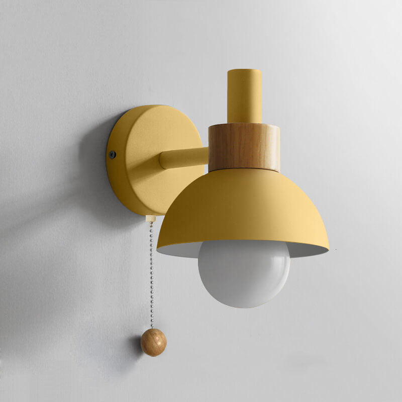 Lampada da parete con accento in legno nordico | Luce minimalista con interruttore a tirante