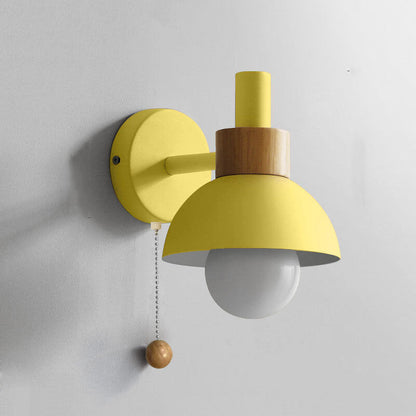 Lampada da parete con accento in legno nordico | Luce minimalista con interruttore a tirante