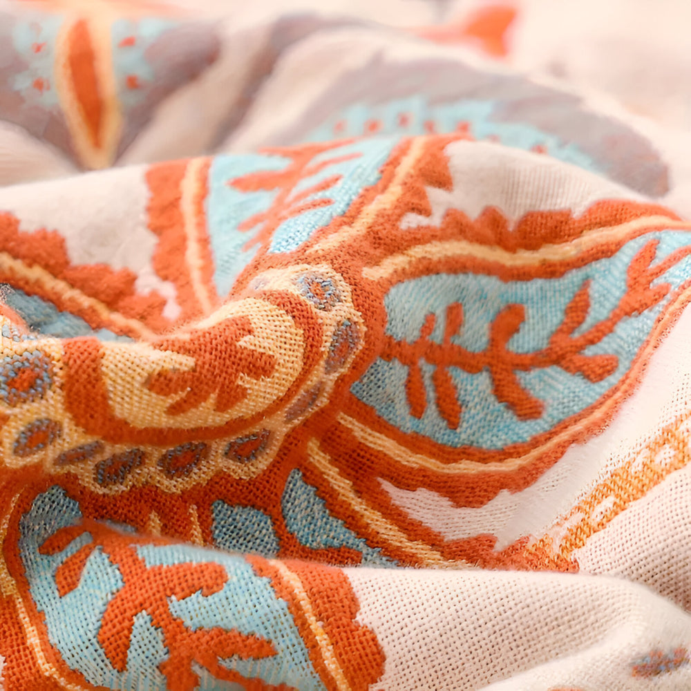 Plaid con motivo floreale bohemien e frange