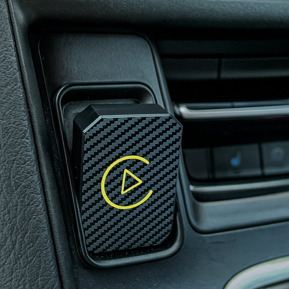 Adaptor auto wireless USB pentru integrarea smartphone-ului în vehicul