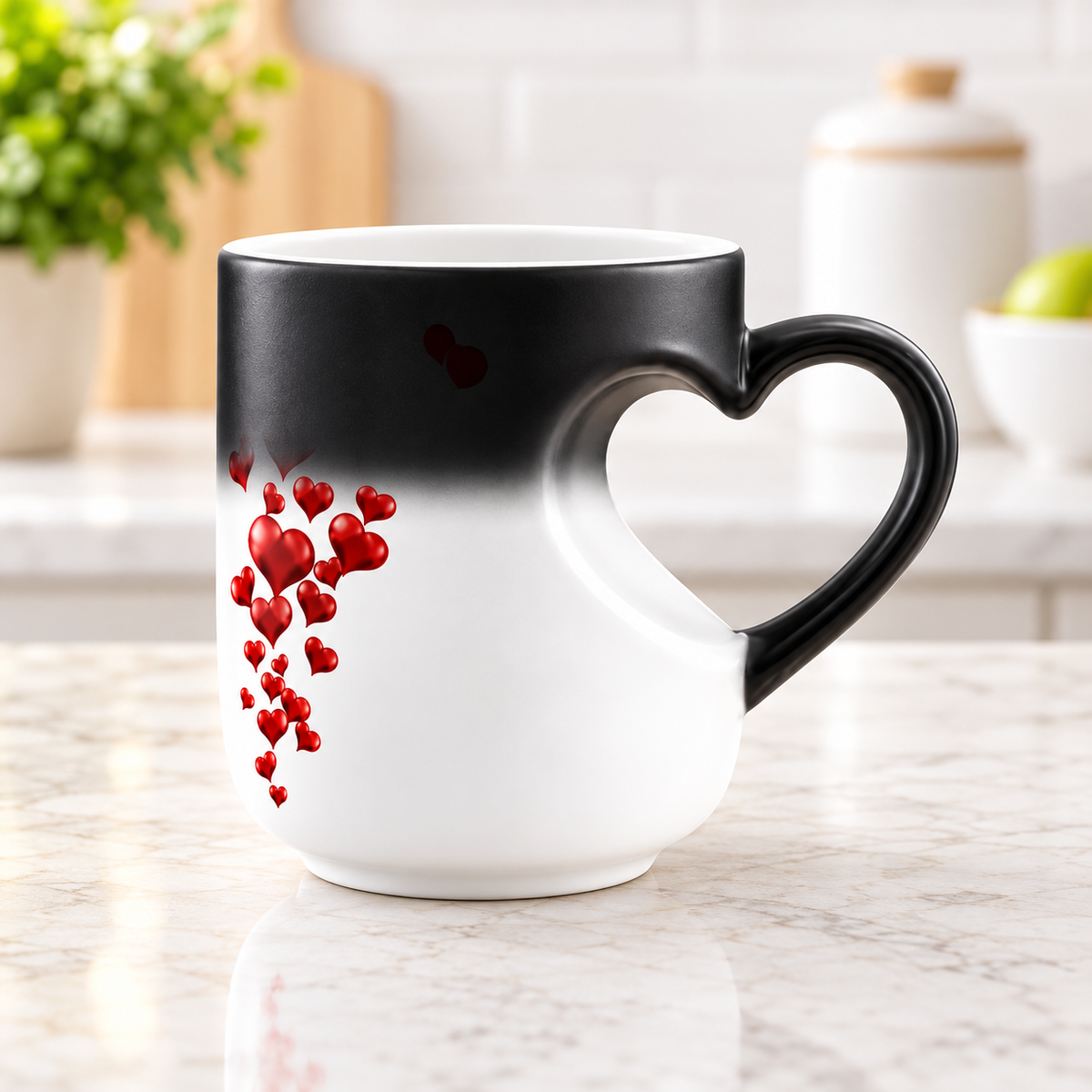 Farbwechselnde Kaffeetasse mit Herzdesign, thermochromisch
