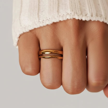 Anel Empilhável Dourado Minimalista em Aço Inoxidável Uso Diário