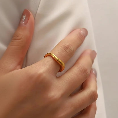 Anel Empilhável Dourado Minimalista em Aço Inoxidável Uso Diário