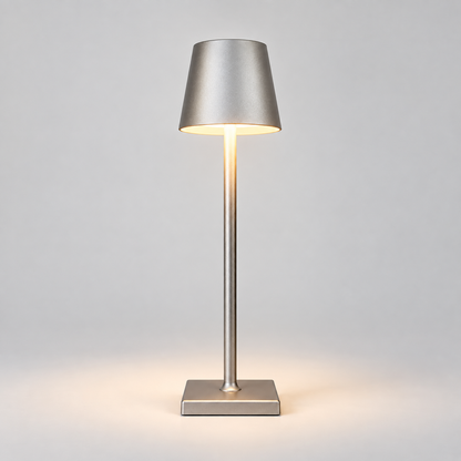 Dæmpbar trådløs LED-bordlampe med moderne touch-betjening og metalfod