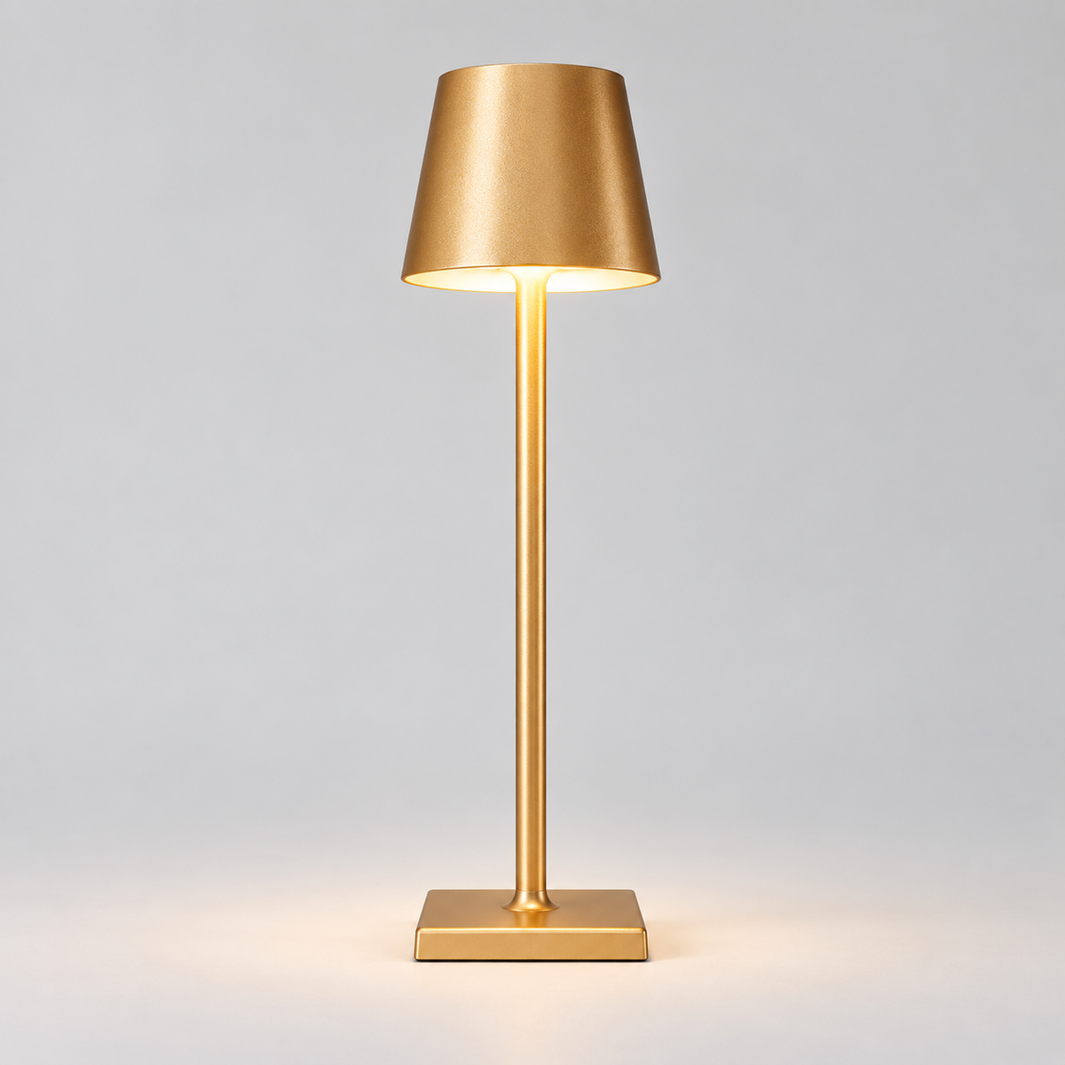 Dæmpbar trådløs LED-bordlampe med moderne touch-betjening og metalfod