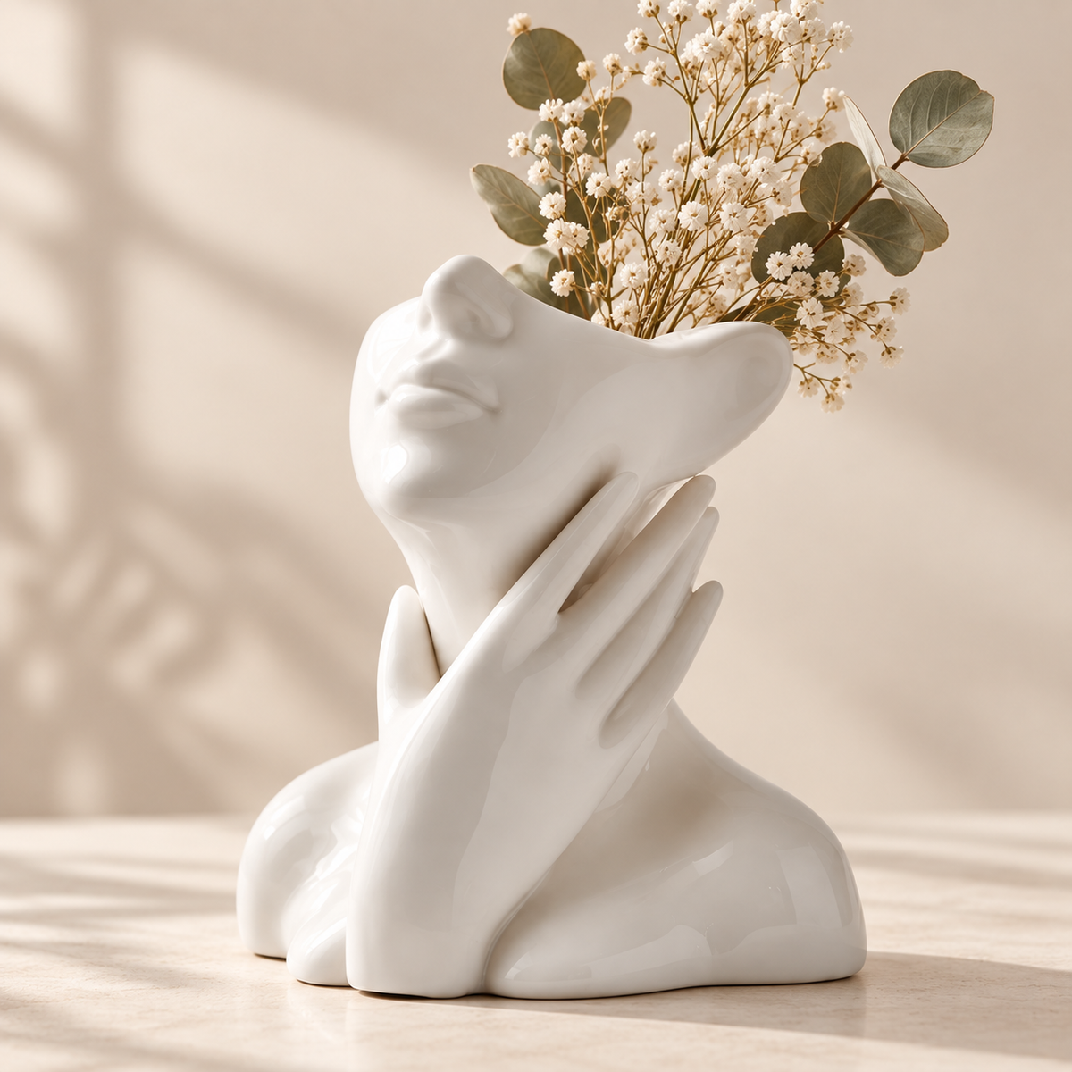 Vaso decorativo artigianale con volto unico, decorazione scolpita