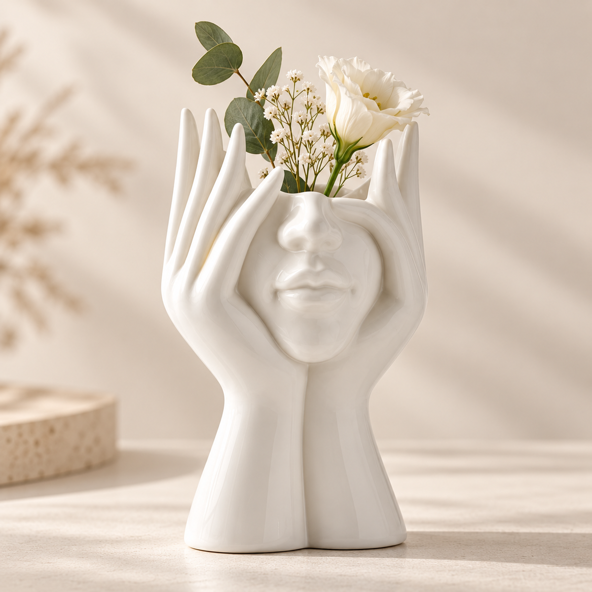 Vaso decorativo artigianale con volto unico, decorazione scolpita