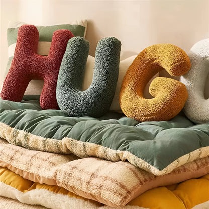 Cojín decorativo con letra del alfabeto estilo almohada
