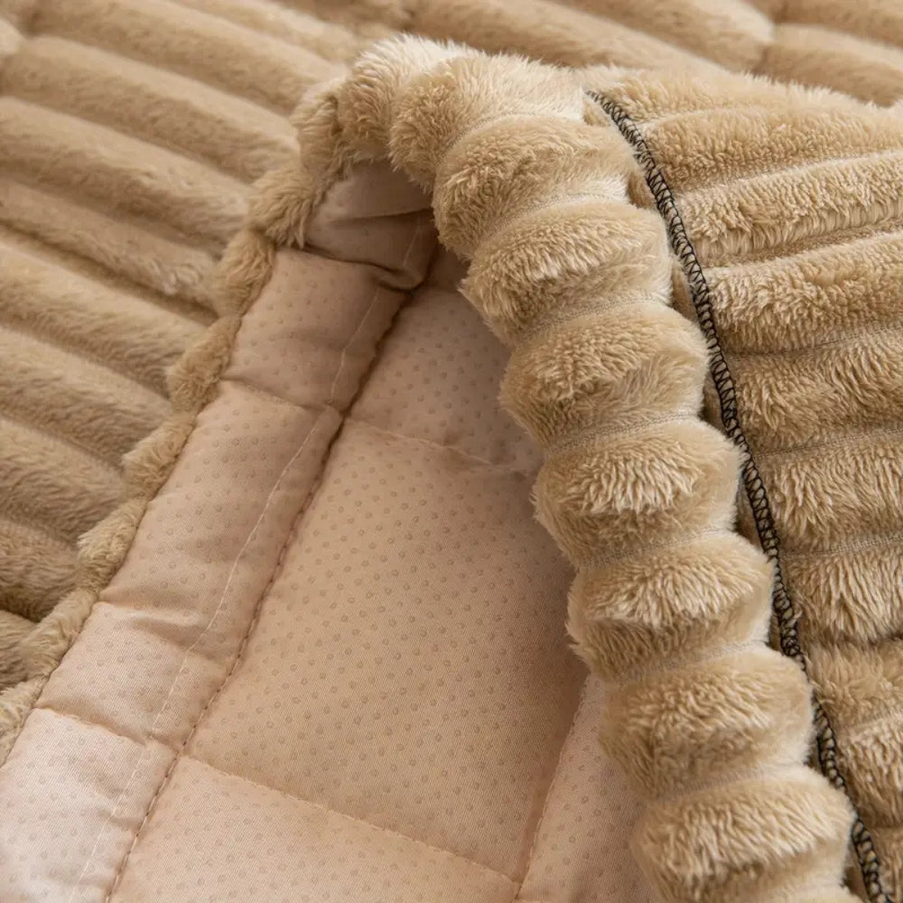 Funda de sofá de felpa con bordes plisados para protección y comodidad