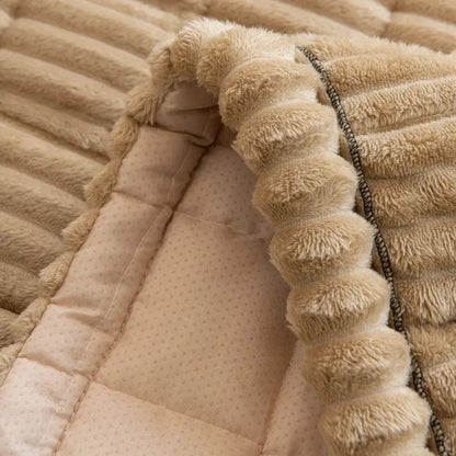 Funda de sofá de felpa con bordes plisados para protección y comodidad
