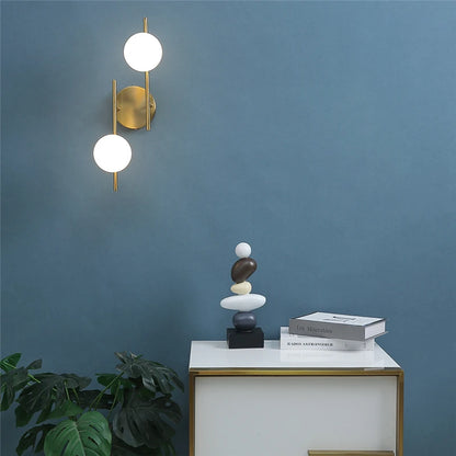 Lampa de perete Astra | Design modern auriu cu glob dublu