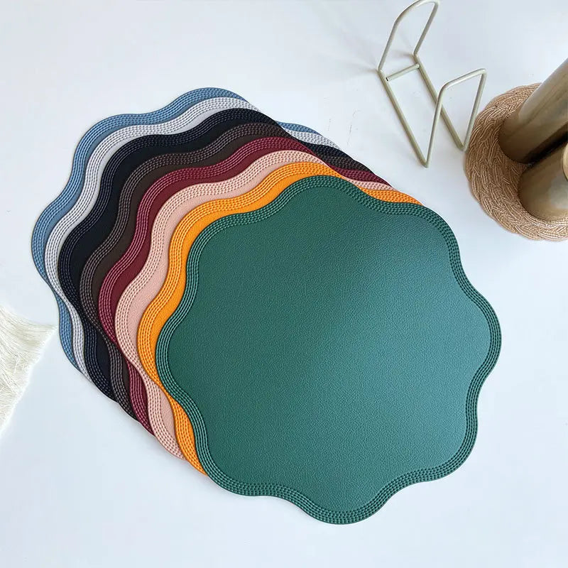 FloraMat | Manteles individuales redondos de cuero sintético de lujo | Diseño de flores en relieve