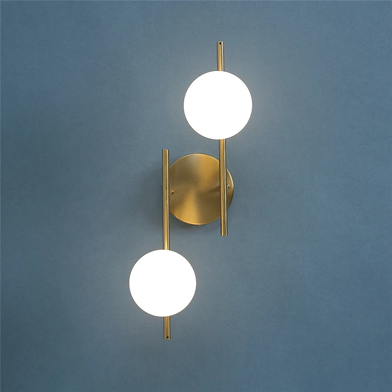 Lampa de perete Astra | Design modern auriu cu glob dublu