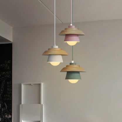 Nordisk træpendel | Farverigt macaron-design