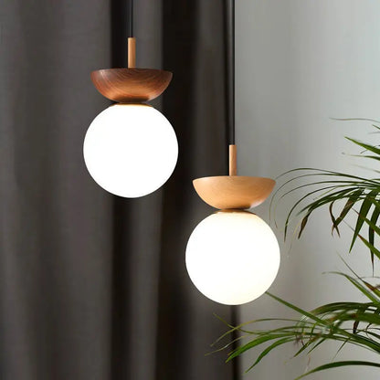 Luminária de Teto e Pendente Bola de Vidro Nórdica Moderna | Acabamento em Madeira
