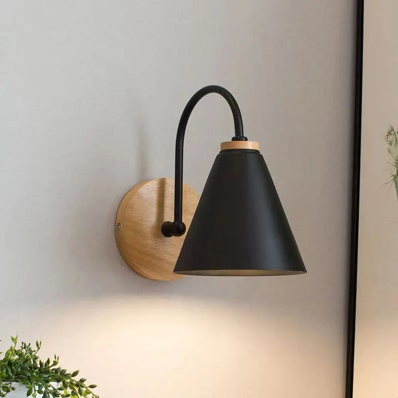 Nordic Beam | Skandinavische Wandlampe aus Holz und Eisen