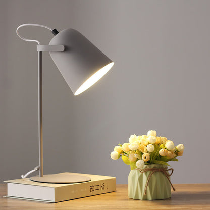 Nordisk Metal LED Bordlampe | Minimalistisk Læse- og Studielampe