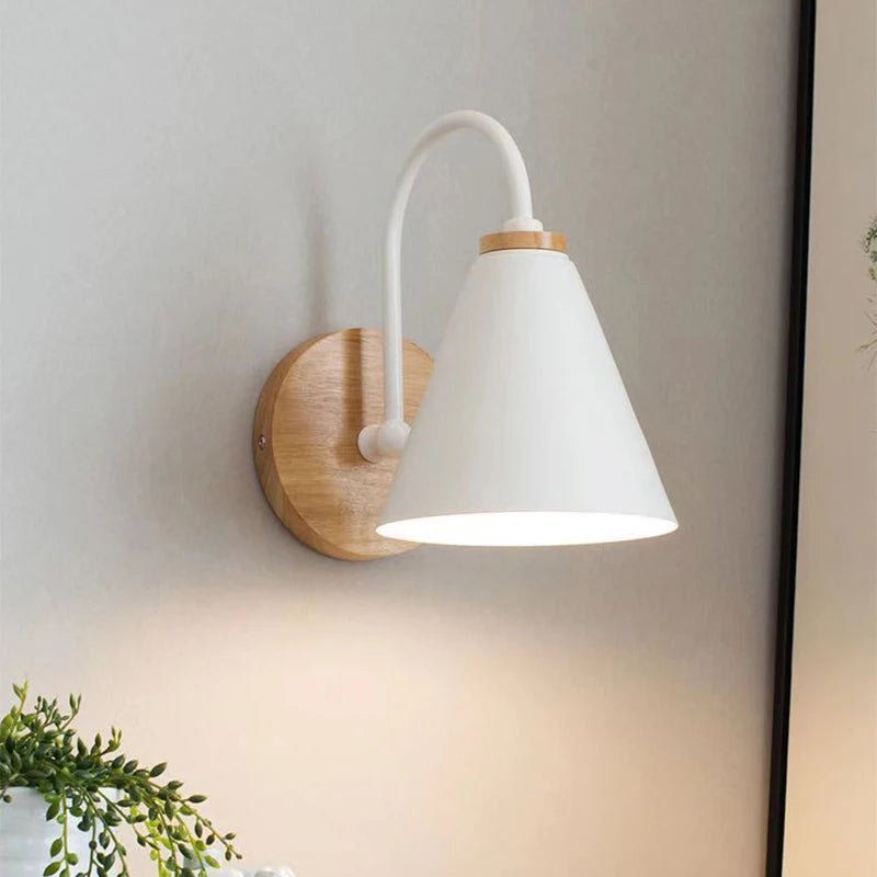 Nordic Beam | Skandinavische Wandlampe aus Holz und Eisen