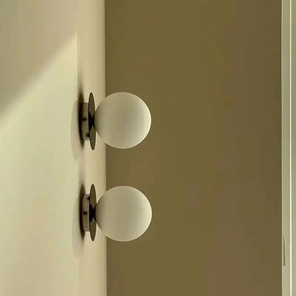Lámpara de Pared de Cristal Nordic Globe | Luz Minimalista Moderna para Baño y Dormitorio