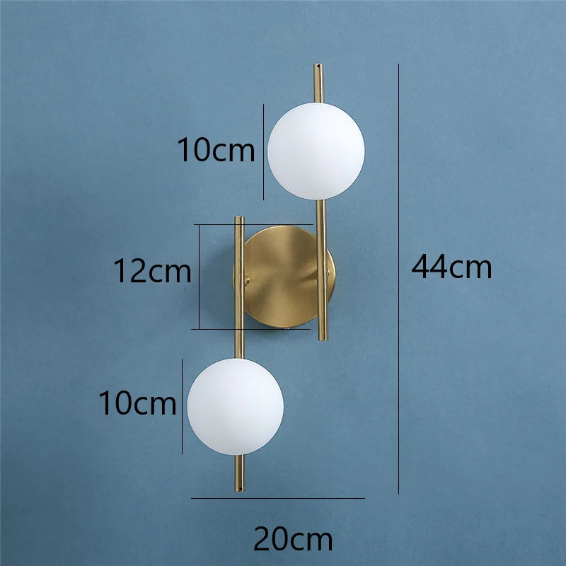 Lampa de perete Astra | Design modern auriu cu glob dublu