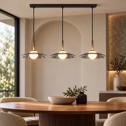 Moderne dæmpbar LED-pendellampe med røgfarvet glasskærm i kuppelform