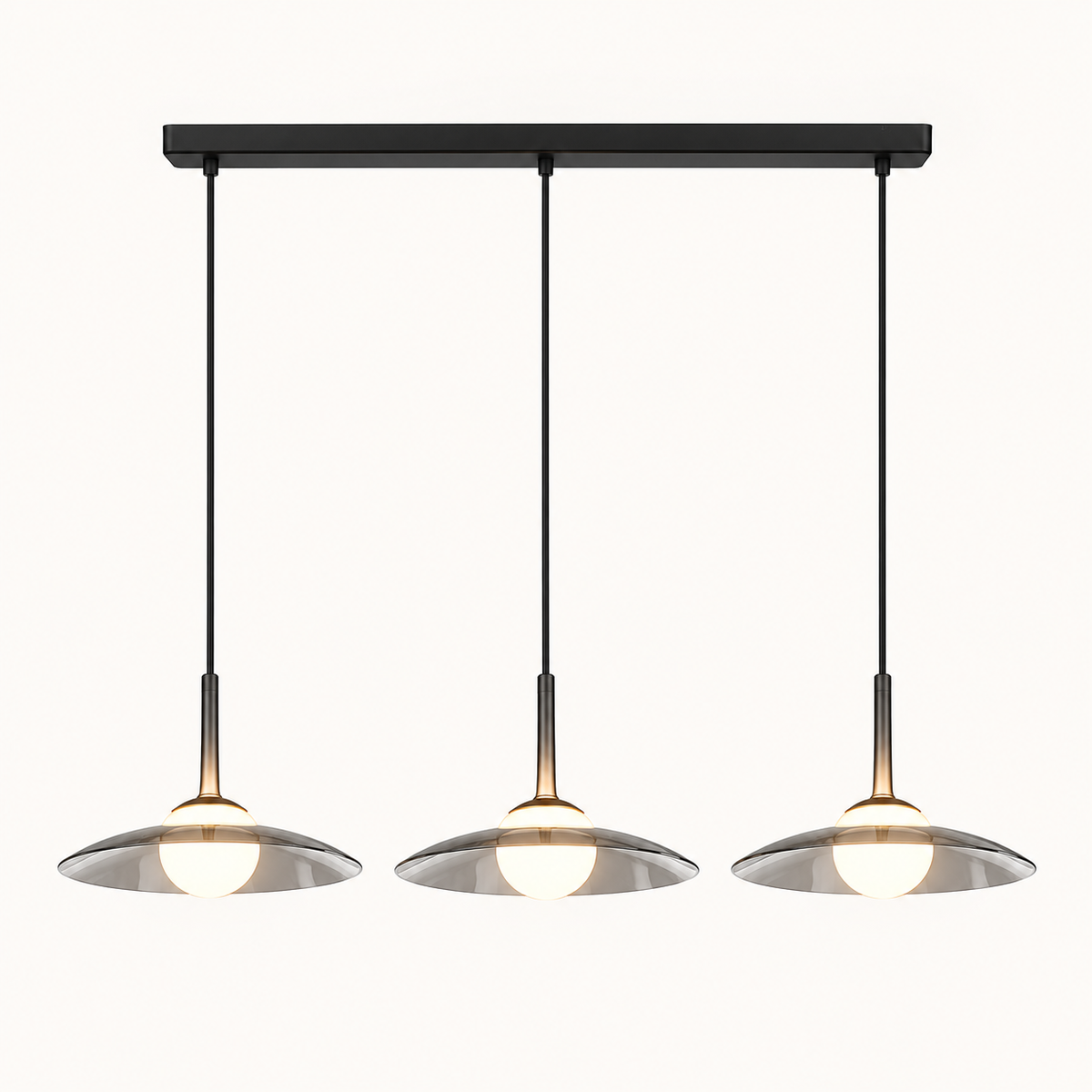 Moderne dæmpbar LED-pendellampe med røgfarvet glasskærm i kuppelform