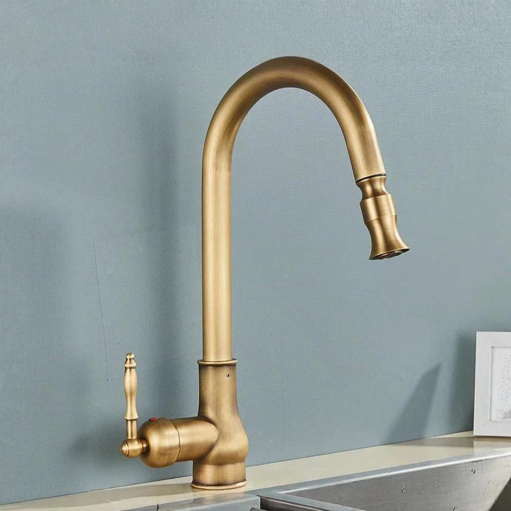 Rubinetto da cucina in ottone con bocca girevole stile antico
