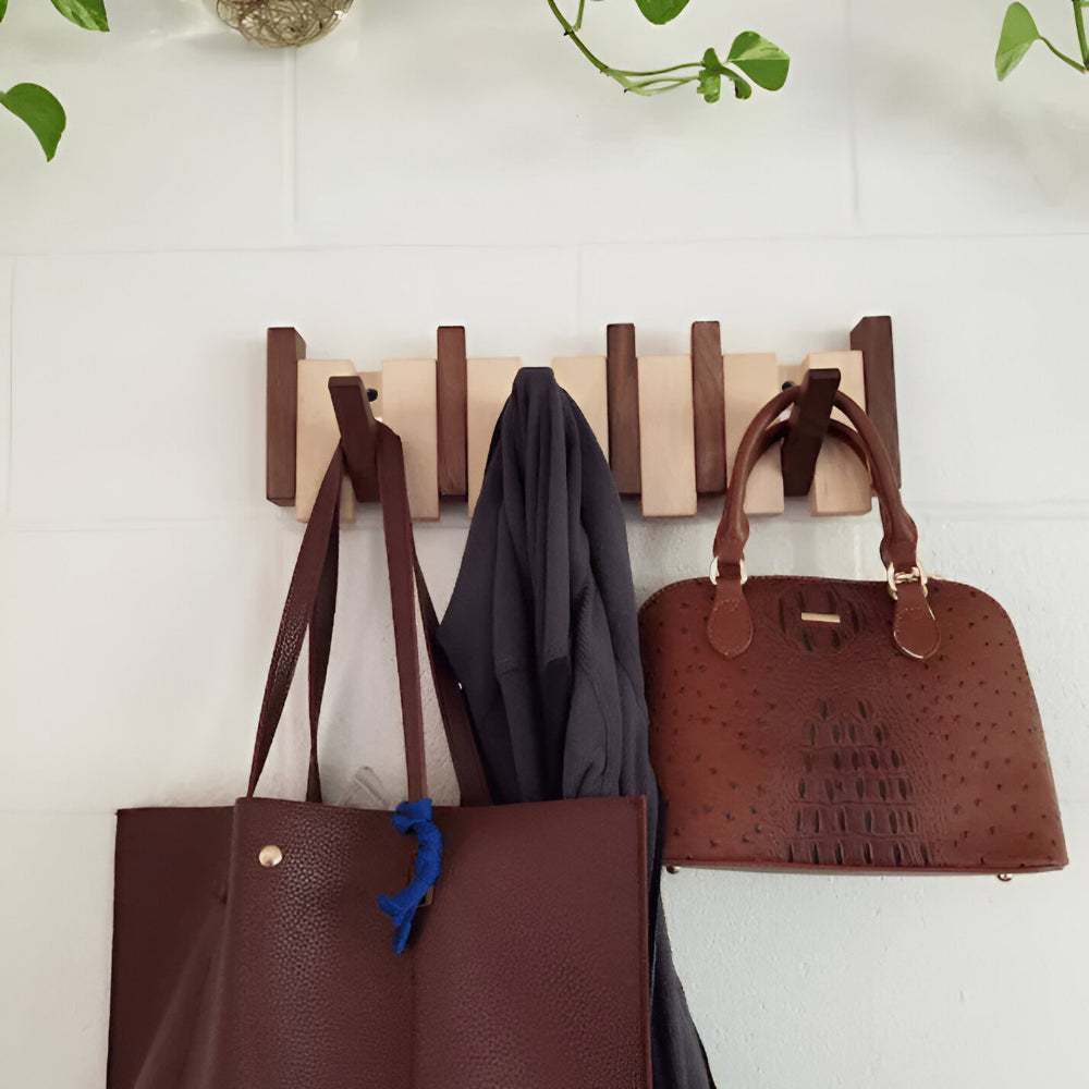 מתלה מעילים מעץ לתלייה על הקיר עם וו מתקפל לעיצוב אחסון