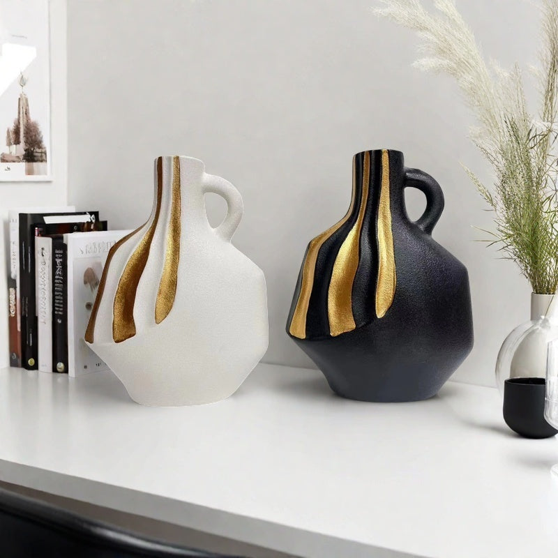 Vază Ceramică Modernă | Neagră și Albă cu Accente Aurii – Decorațiune de Lux pentru Masă și Semineu