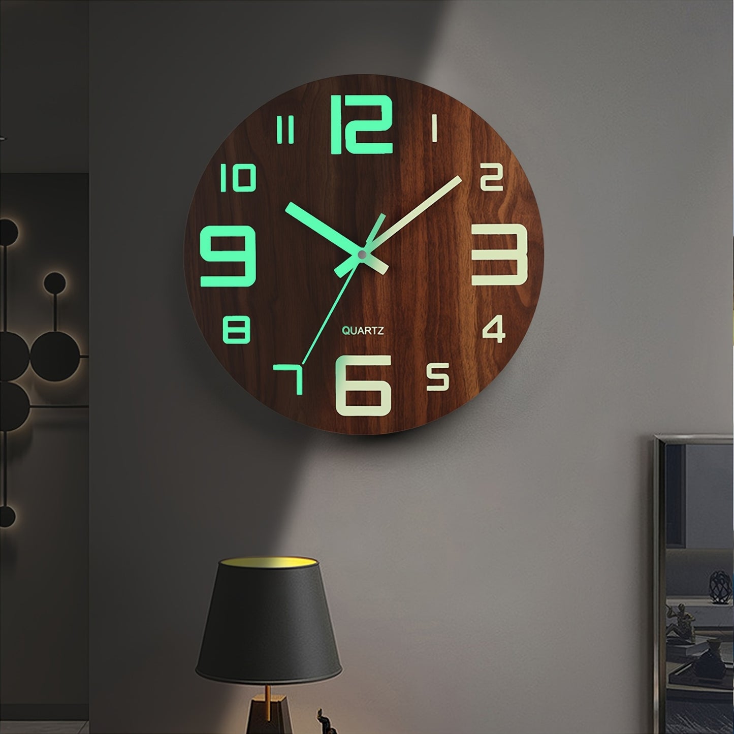 Wanduhr aus Walnuss mit Leuchtziffern | Stilles, im Dunkeln leuchtendes Holzdesign