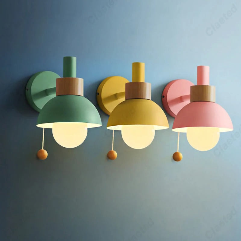 Lampada da parete con accento in legno nordico | Luce minimalista con interruttore a tirante