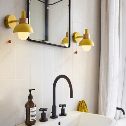 Lampada da parete con accento in legno nordico | Luce minimalista con interruttore a tirante