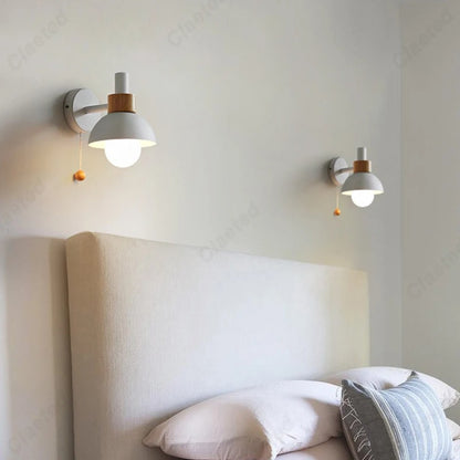 Lampada da parete con accento in legno nordico | Luce minimalista con interruttore a tirante