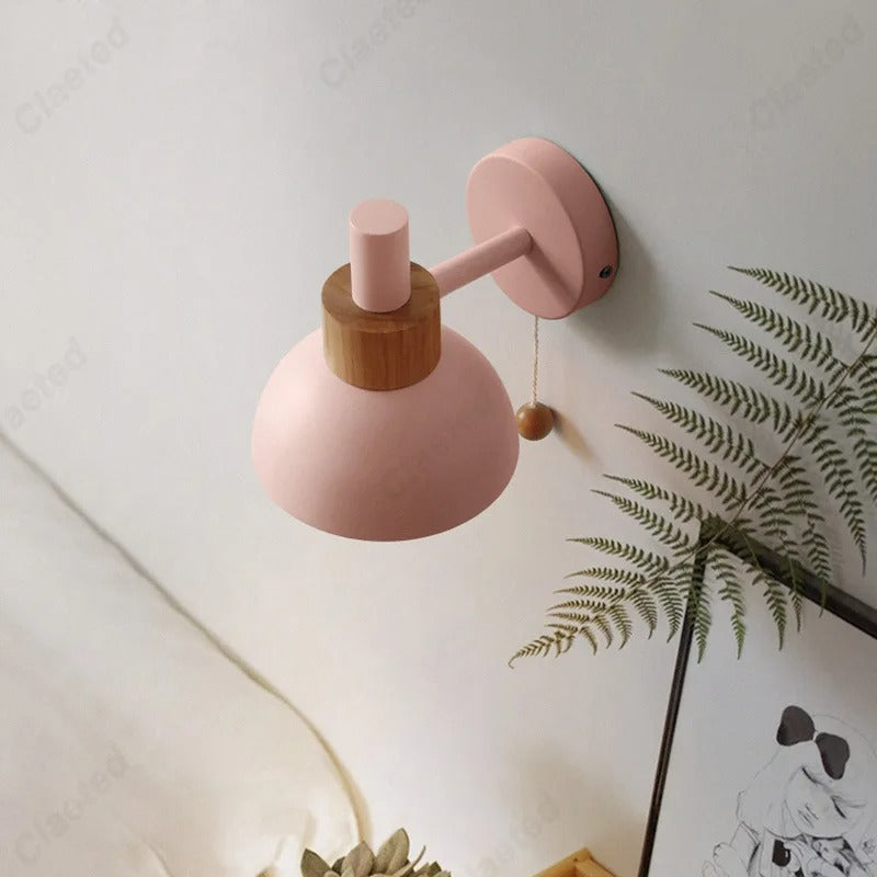 Lampada da parete con accento in legno nordico | Luce minimalista con interruttore a tirante